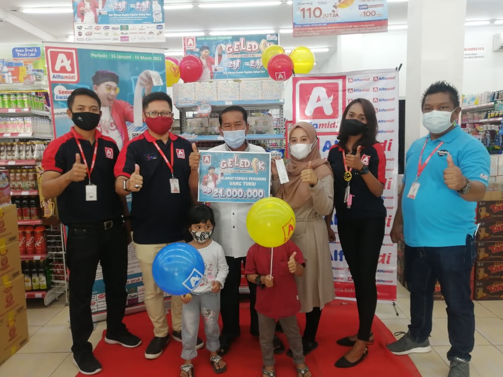 Pelanggan Alfamidi Dapat Kejutan Uang Tunai 21 Juta Rupiah
